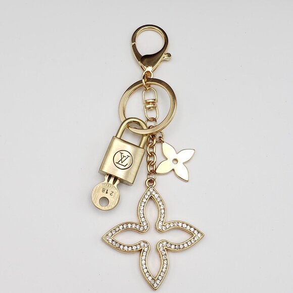 Authentic Louis Vuitton Lock & Key with Unbranded Clover Charm, Keychain 021226 - Picture 2 of 10
